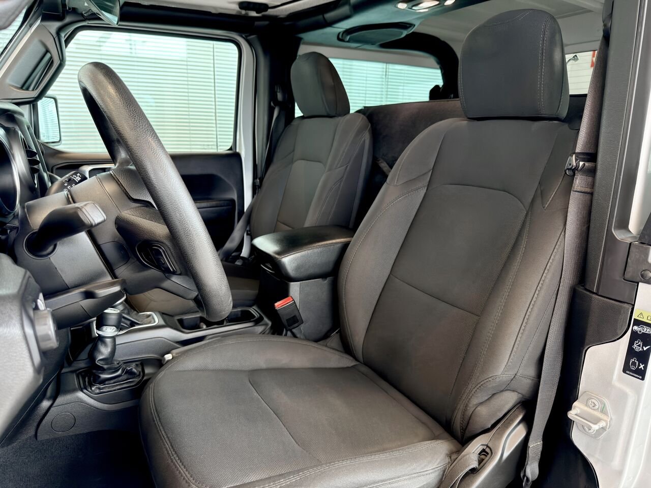 2022 Jeep Wrangler Silver Notre-Dame-des-Prairies - photo #34