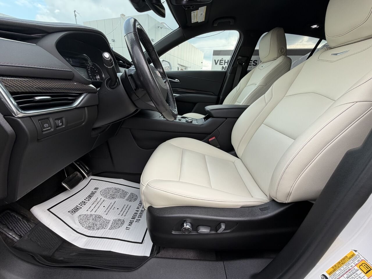 2020 Cadillac XT4 SPORT AWD White Laval - photo #22