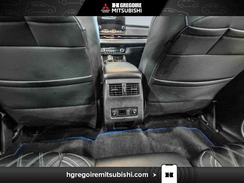 2023 Mitsubishi Outlander Plug-In Hybrid Bronze Laval - photo #28