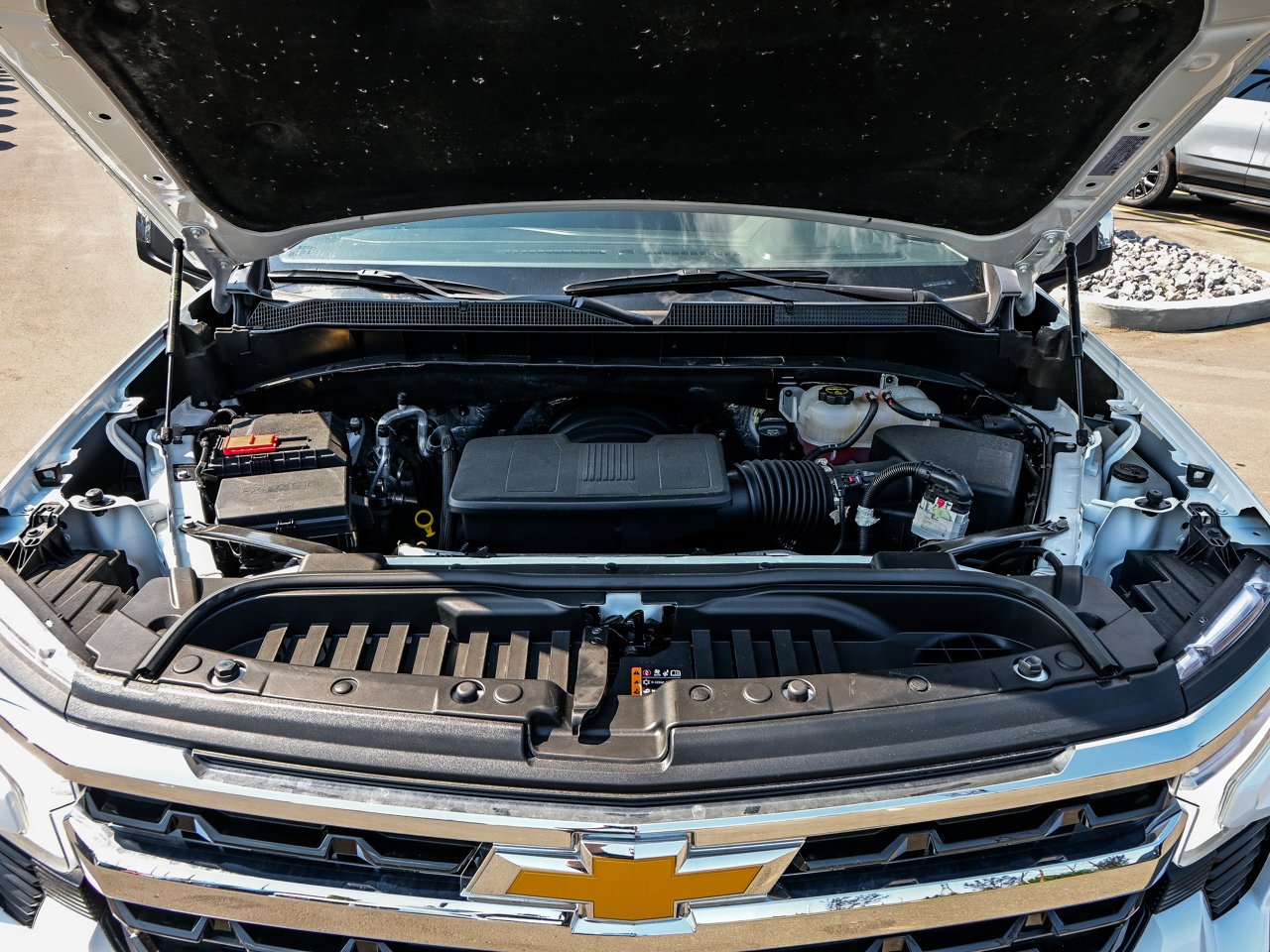 2025 Chevrolet Silverado 1500 4WD Crew Cab 147 LT White Sherwood Park - photo #8