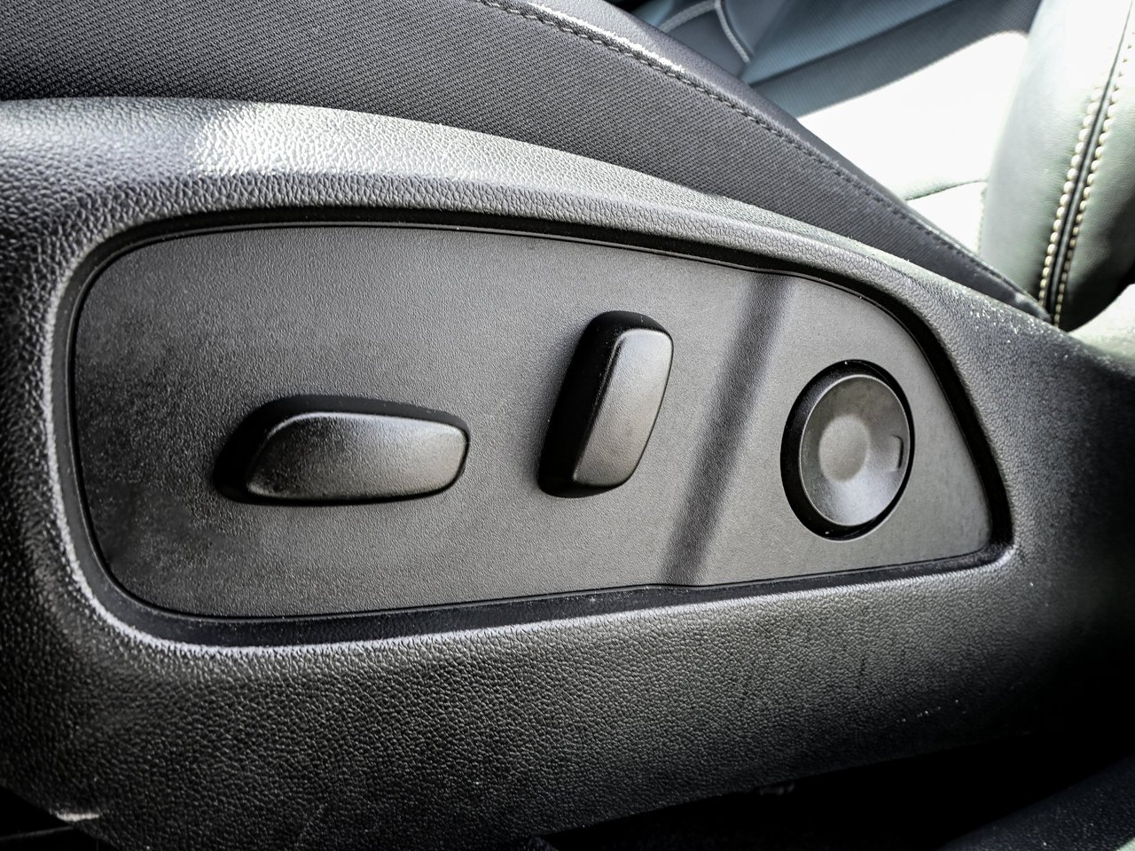 2026 GMC Terrain AWD 4dr Elevation White Sherwood Park - photo #16