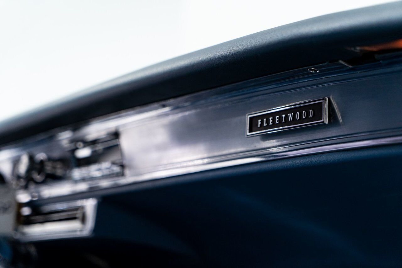 Cadillac Fleetwood **PRICE IN USD** Factory Limo dual AC with only 18,892 miles 1966 Blanc Montréal - photo #82