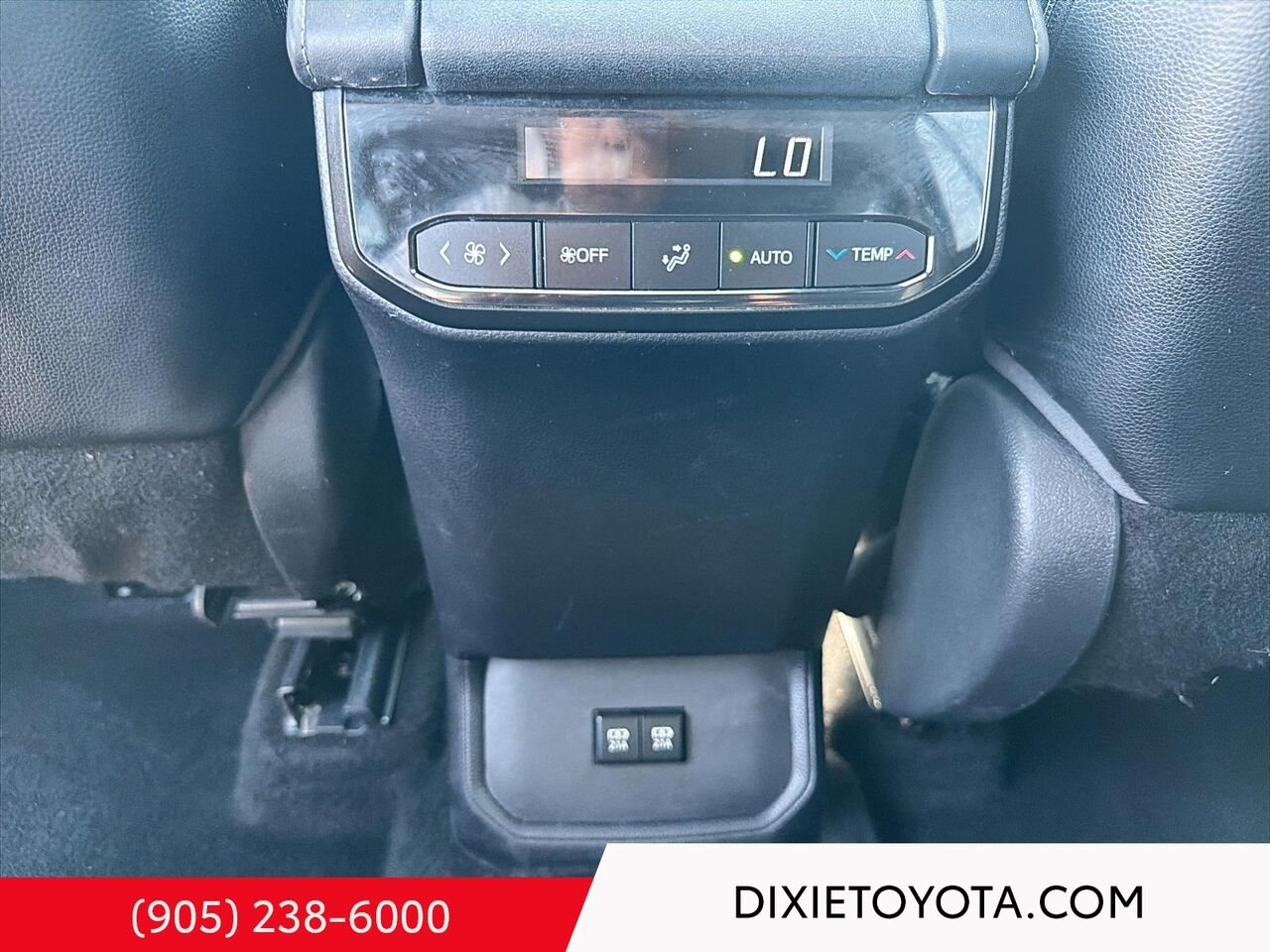 2020 Toyota Highlander XLE AWD / CLEAN CARFAX / HEATED SEATS / MOONROOF / ALLOY WHEELS / Mississauga - photo #18
