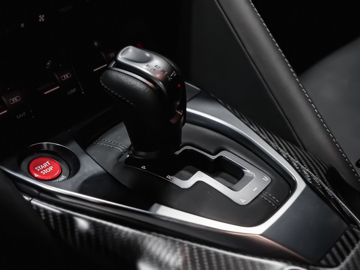 2023 Nissan GT-R PREMIUM White Montreal - photo #26
