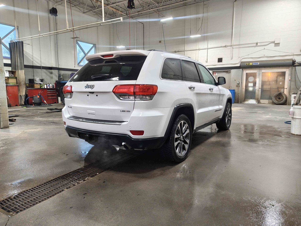2018 Jeep Grand Cherokee Limited 4x4 White Sherwood Park - photo #5