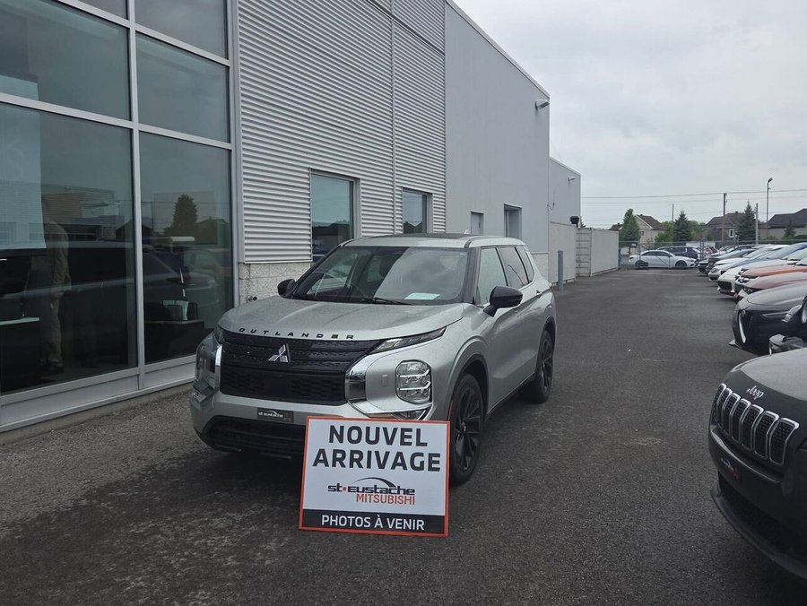 Mitsubishi Outlander LE PREMIUM NOIR S-AWC-CUIR-TOIT PANORAMIQUE-BANC CHAUFFANT 2023 Argent
