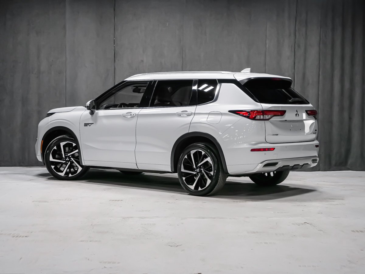 Mitsubishi Outlander PHEV GT 2023 Montréal - photo #3