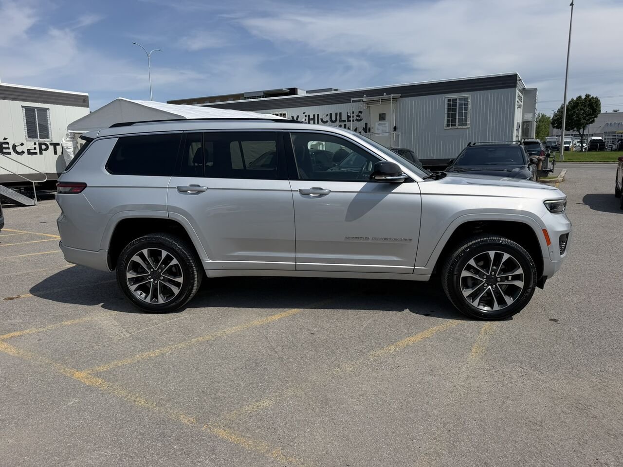 Jeep Grand Cherokee L Overland 4x4 HEMI 5.7L 2022 Argent Laval - photo #1