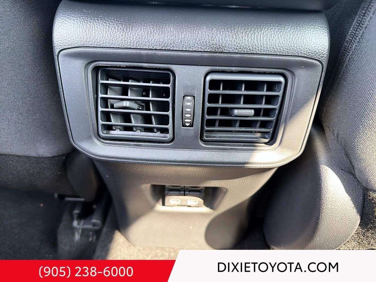 2025 Toyota RAV4 XLE AWD / CLEAN CARFAX / HEATED SEATS / MOONROOF / ALLOY WHEELS / CARPLAY AND ANDROID AUTO Blue Mississauga - photo #18