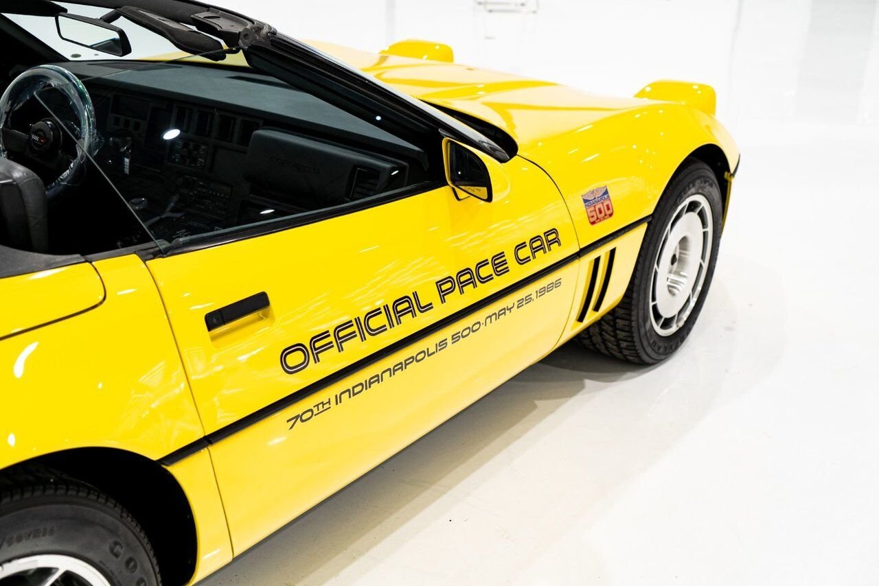 1986 Chevrolet Corvette Pace Car livery with only 17,380km (10,800miles) Yellow Montreal - photo #70