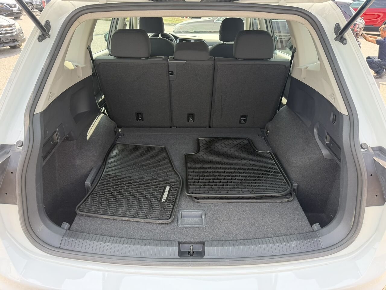 2020 Volkswagen Tiguan Trendline 4MOTION White Laval - photo #11