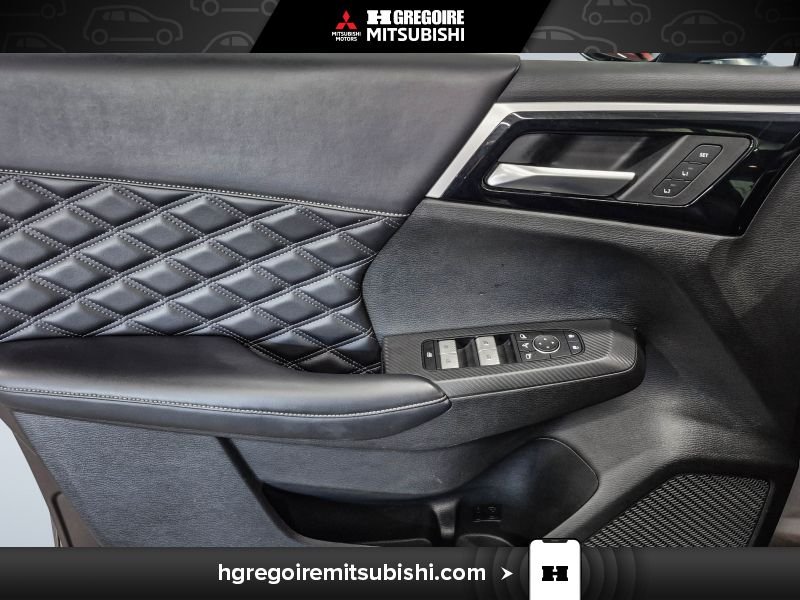 2023 Mitsubishi Outlander Plug-In Hybrid Bronze Laval - photo #12