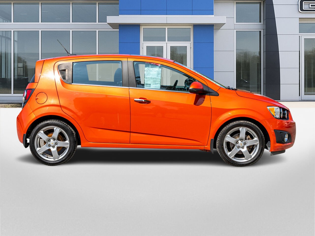 2012 Chevrolet Sonic Hayon 5 portes LT Orange Châteauguay - photo #5