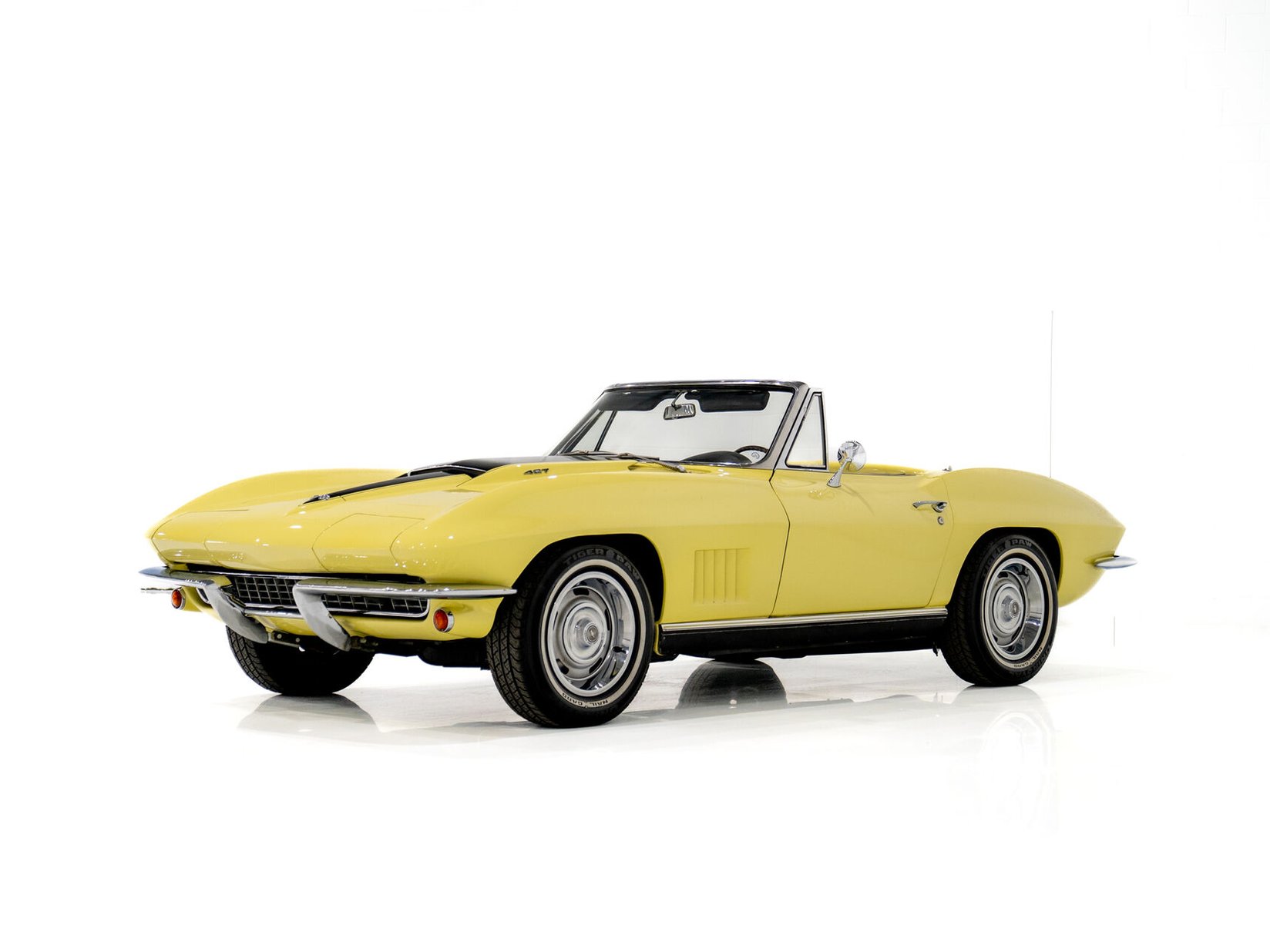 Chevrolet Corvette 1967 Jaune Montréal - photo #0