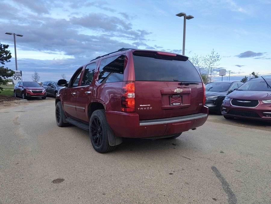 2011 Chevrolet Tahoe 2011 Red