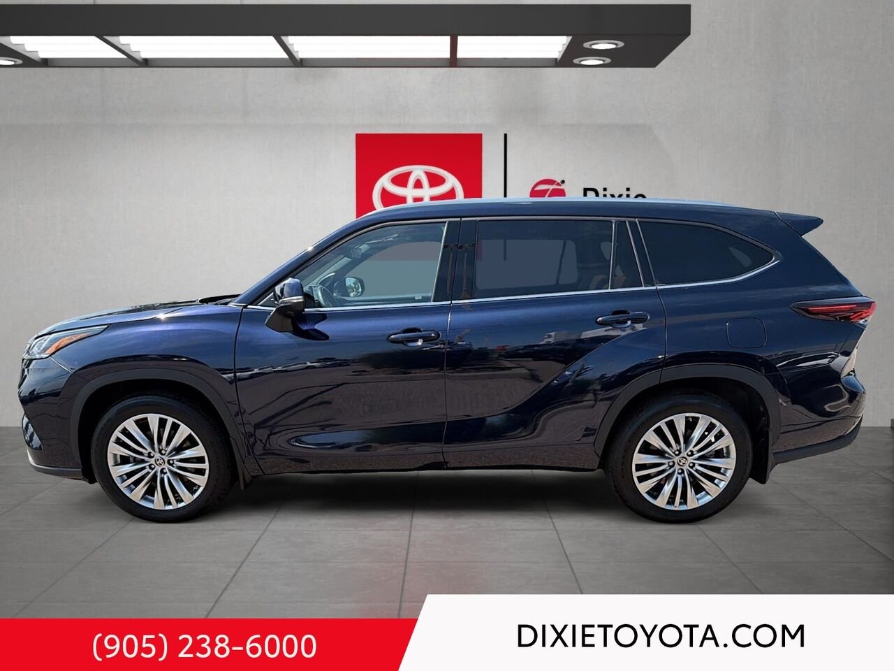 2024 Toyota Highlander PLATNIUM AWD / HEATED AND VENTIALTED SEATS / HEATED REAR SEATS / ALLOY WHEELS / MOONROOF / CARPLAY AND ANDROID AUTO Mississauga - photo #5