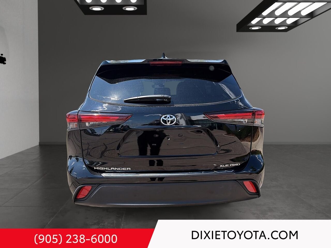 2024 Toyota Highlander XLE AWD / CLEAN CARFAX / HEATED SEATS / MOONROOF / ALLOY WHEELS / CARPLAY AND ANDROID AUTO Black Mississauga - photo #4