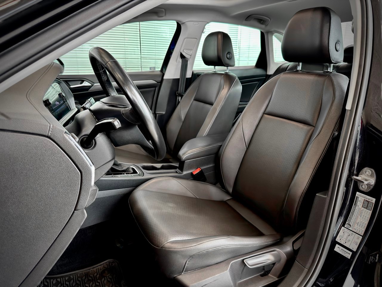 Volkswagen Jetta 2025 Gris Notre-Dame-des-Prairies - photo #16