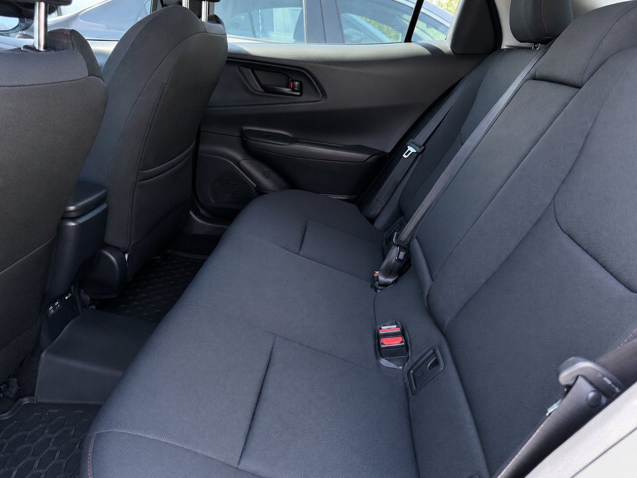 2025 Toyota Prius hybride branchable SE White Châteauguay - photo #7