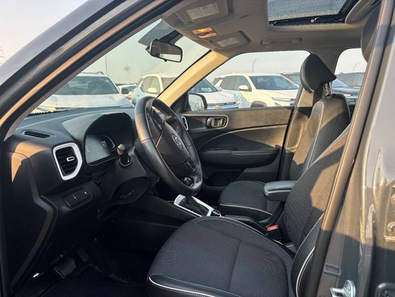 2025 Hyundai Venue Ultimate IVT w/Black Interior Grey Sherwood Park - photo #5