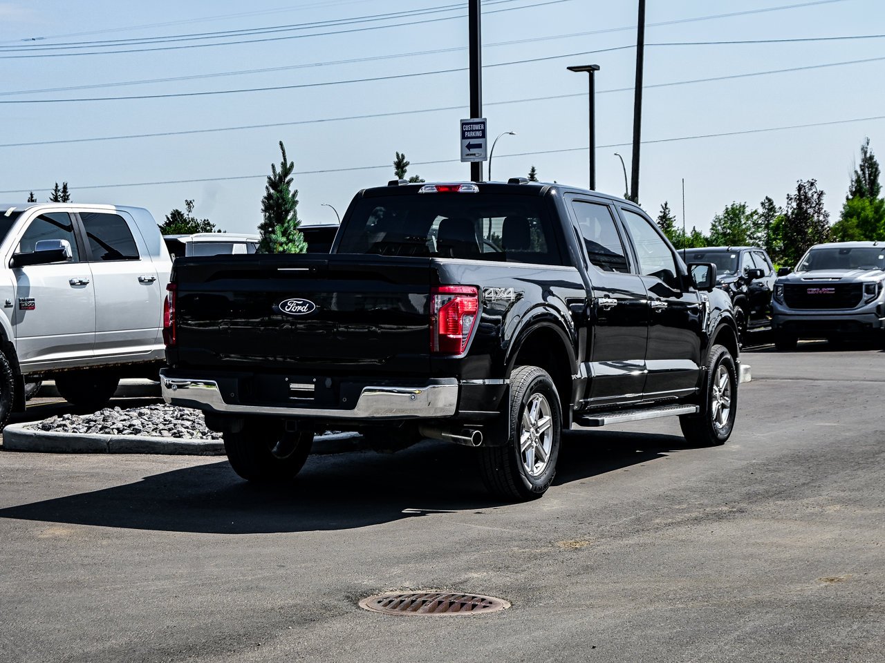 2024 Ford F-150 XLT 4WD SuperCrew 5.5' Box Black Sherwood Park - photo #12