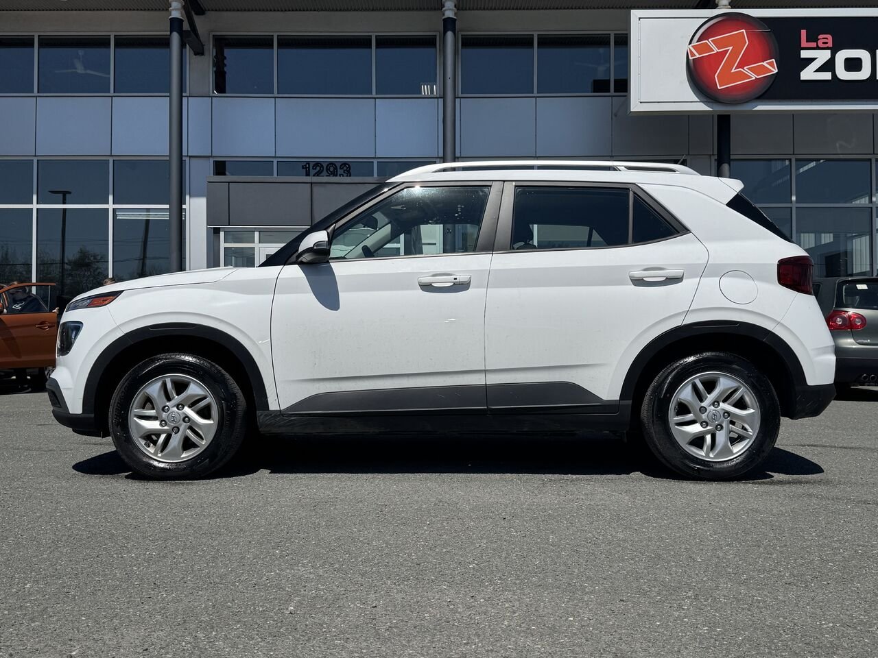 2024 Hyundai Venue Preferred White Granby - photo #2