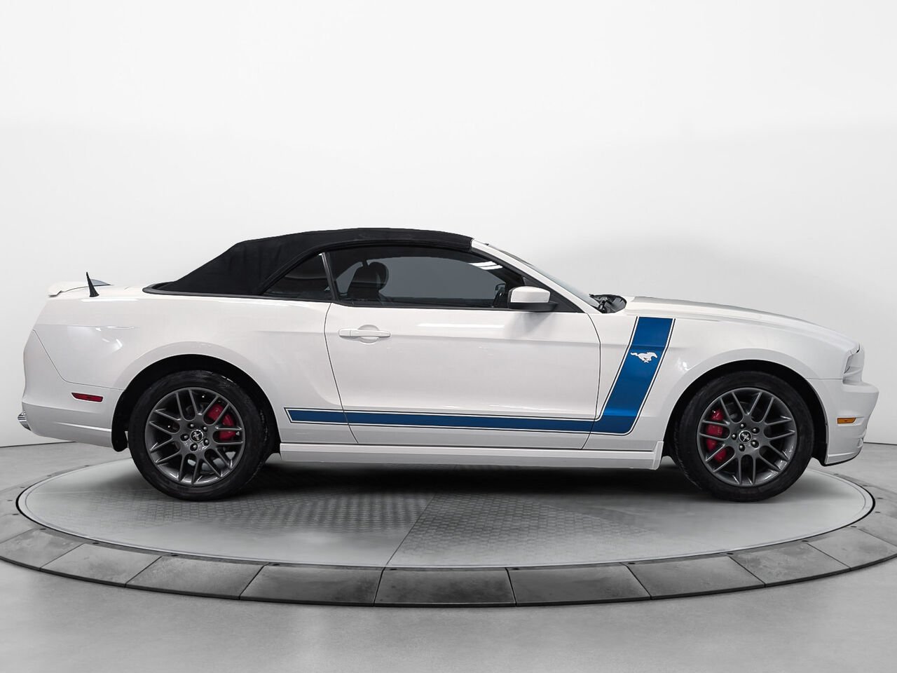 Ford MUSTANG Convertible V6 Premium Automatique 2013 Blanc Sherbrooke - photo #11