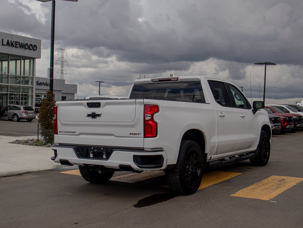 2024 Chevrolet Silverado 1500 4WD Crew Cab 147 RST White Sherwood Park - photo #9