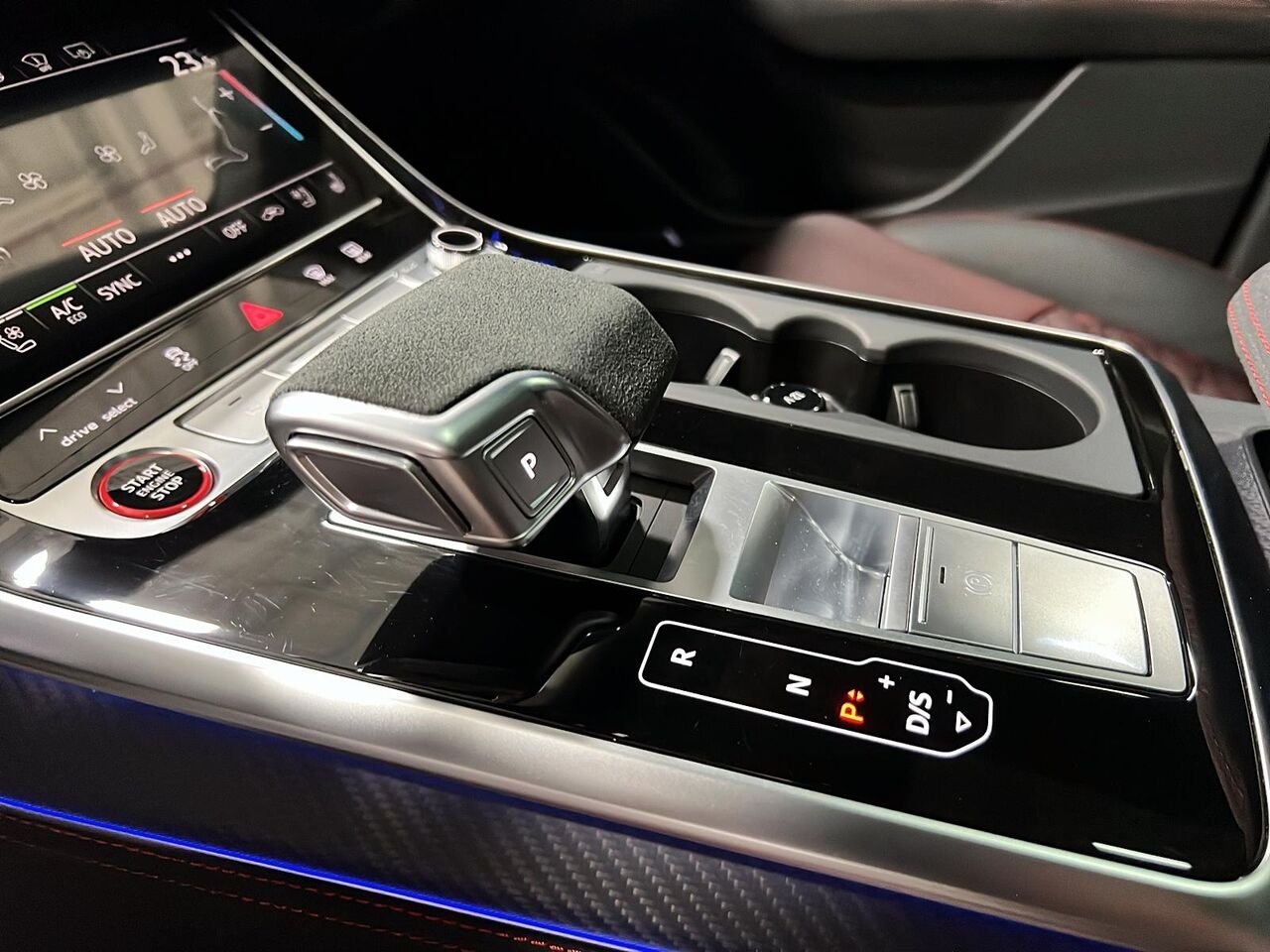 2026 Audi RS Q8 PERFORMANCE White Québec - photo #14