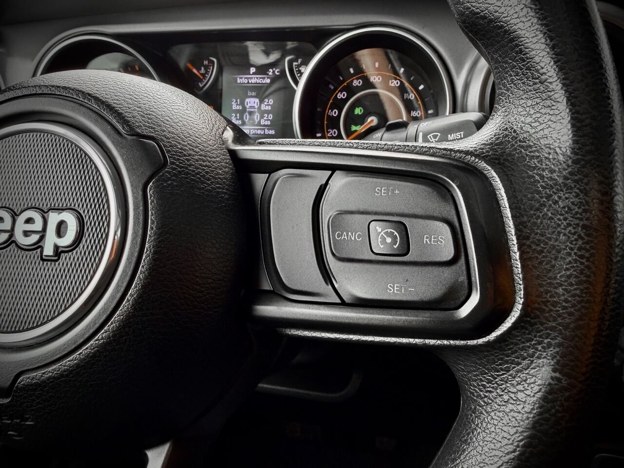 2022 Jeep Wrangler Silver Notre-Dame-des-Prairies - photo #21