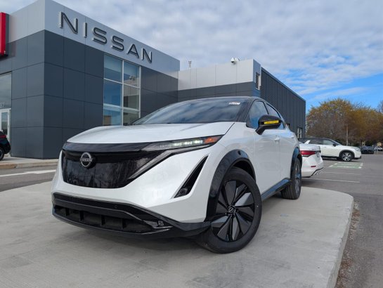 2026 NISSAN ARIYA 2026 Everest White Pearl Tricoat/Black Diamond Pearl