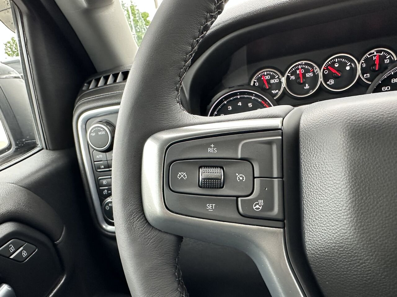 2022 CHEVROLET SILVERADO LTD K1500 LT TR LT Trail Boss cabine multiplace 4RM 147 po White Gatineau - photo #6