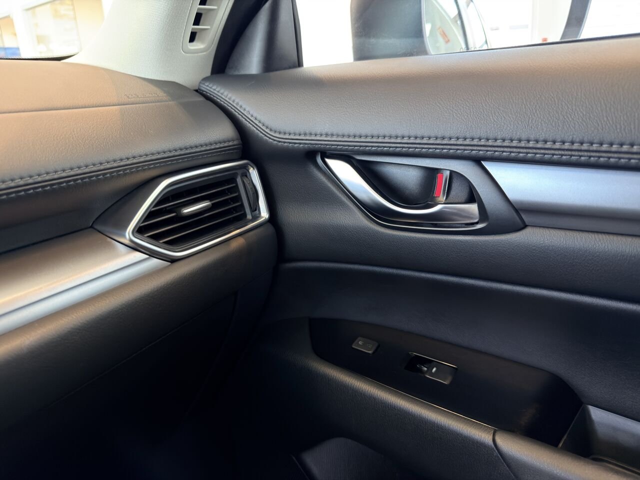2024 Mazda CX-5 White Notre-Dame-des-Prairies - photo #26