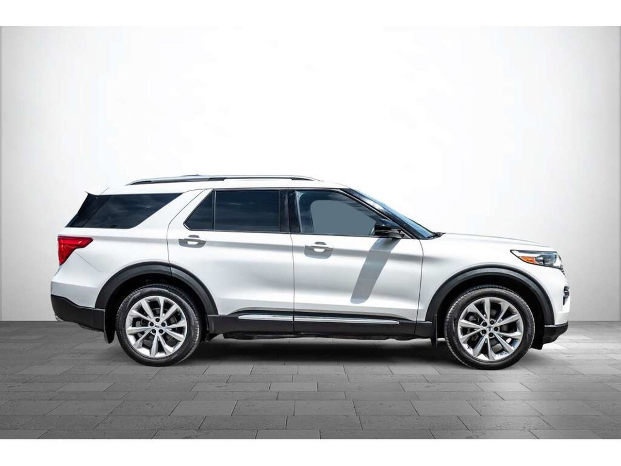 Ford Explorer 2023 Blanc Sainte-Julienne - photo #3