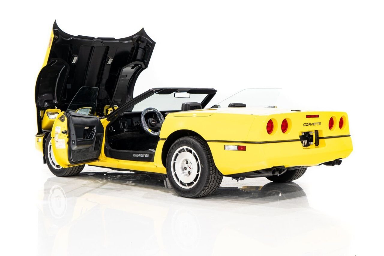 1986 Chevrolet Corvette Pace Car livery with only 17,380km (10,800miles) Yellow Montreal - photo #38