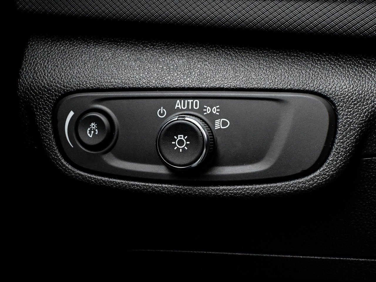 2026 Chevrolet Trailblazer AWD 4dr LT Red Sherwood Park - photo #18
