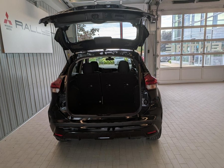 2022 Nissan Kicks SV FWD Black
