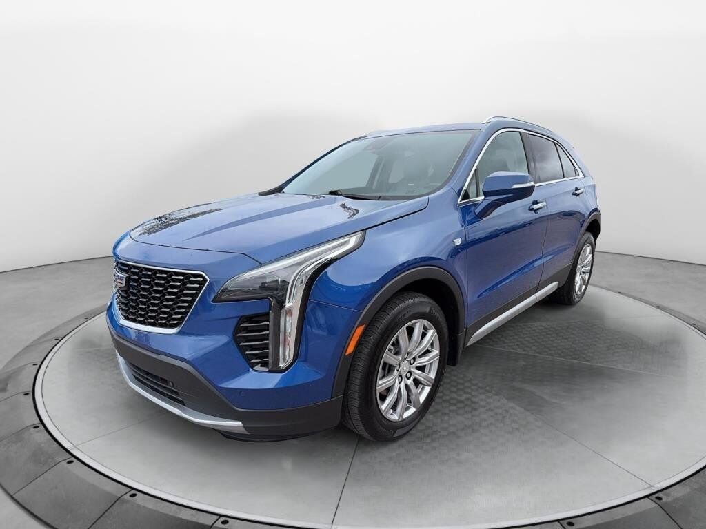 2021 Cadillac XT4 VIN 1GYFZDR44MF006930 Grey Baie-Comeau - photo #0