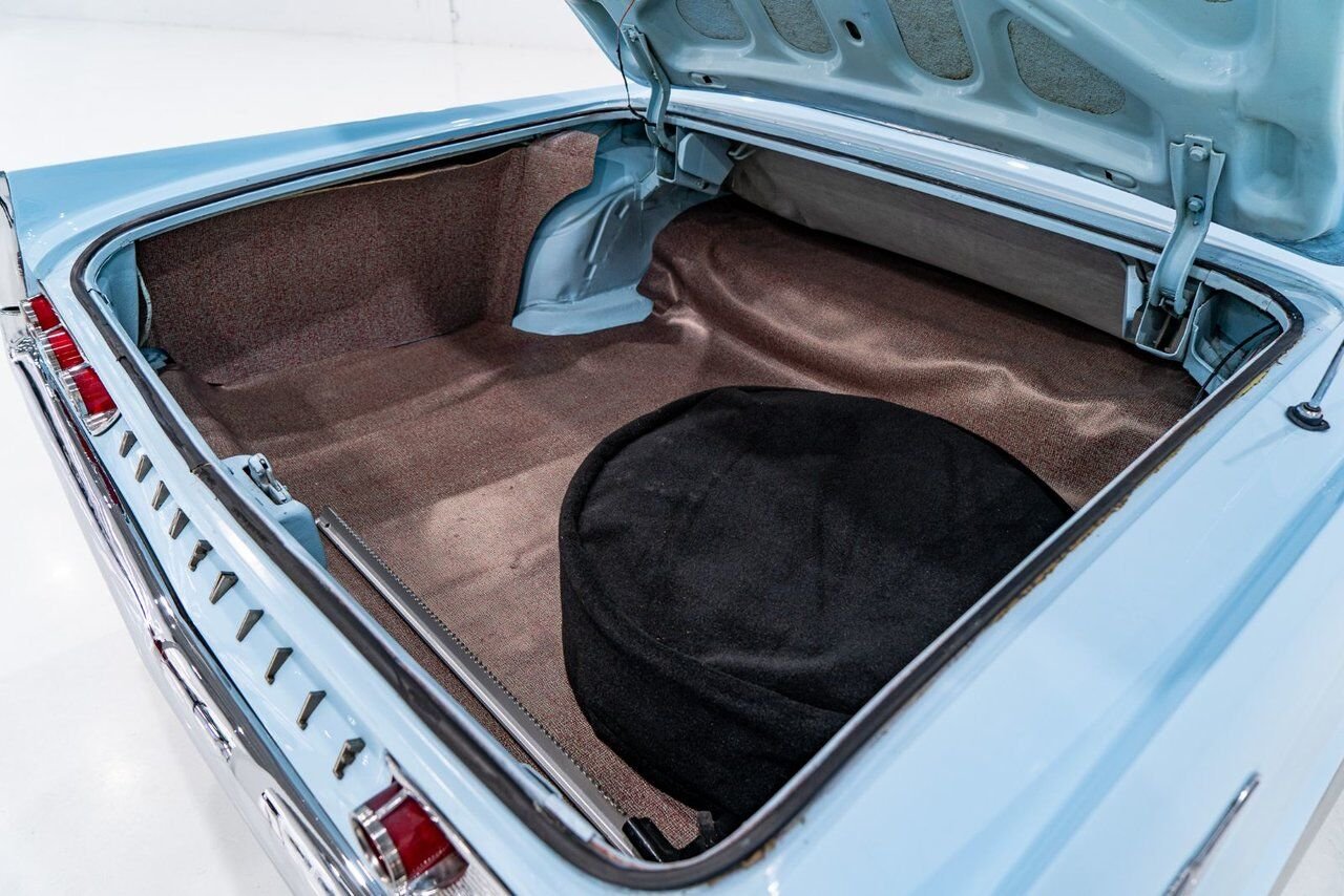 1961 Pontiac Bonneville **PRIX EN USD**C8 Suffix 389cu.in. TriPower 4 Speed Blue Montreal - photo #91
