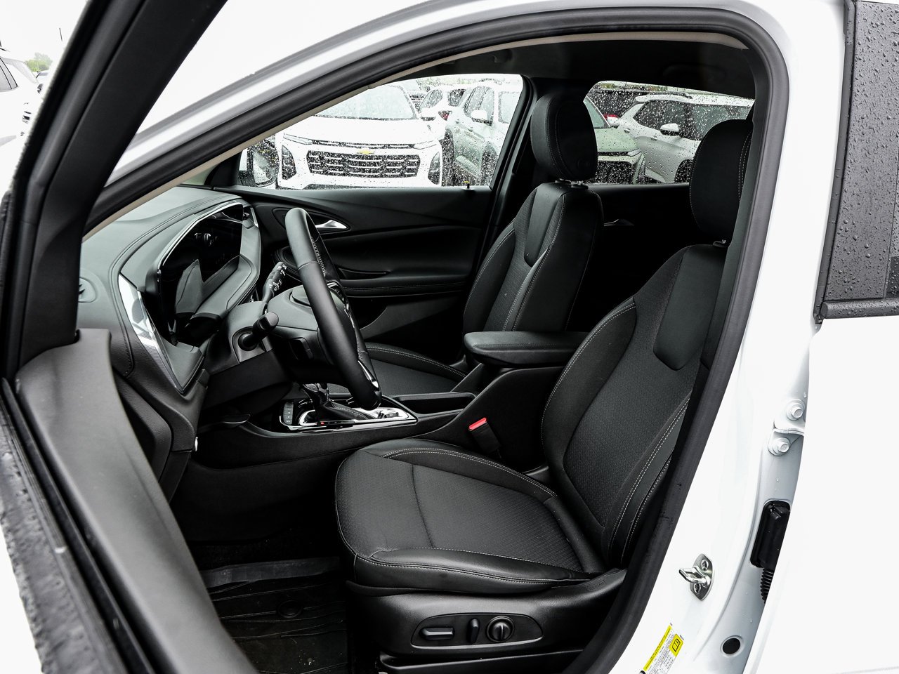 2024 Buick Encore GX AWD 4dr Preferred White Sherwood Park - photo #15