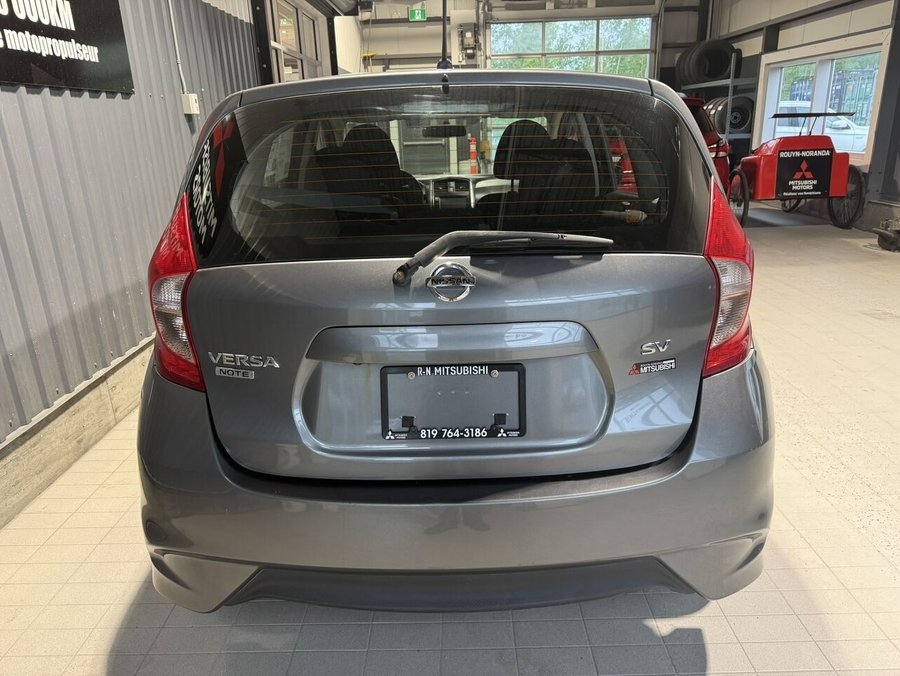Nissan Versa Note SV BM 2018 Gris