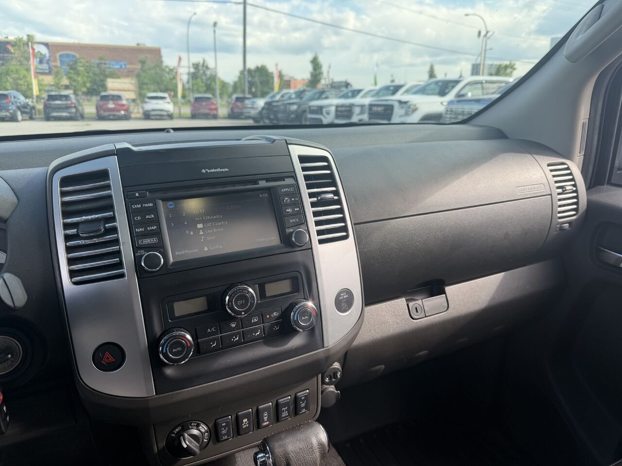NISSAN FRONTIER PRO-4X SV cabine double 4x4 caisse longue BA 2018 Gris Gatineau - photo #5