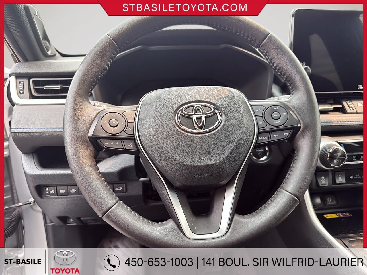 TOYOTA RAV4 Hybride 2023 Ciel argent métallisé avec toit noir Saint-Basile-le-Grand - photo #14