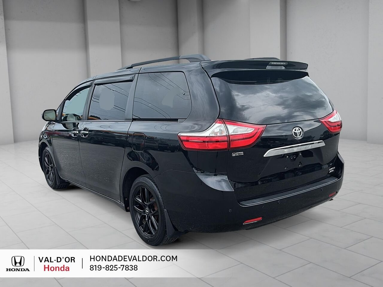 2017 Toyota Sienna XLE 7 places 5 portes AWD Black Val-d'Or - photo #3