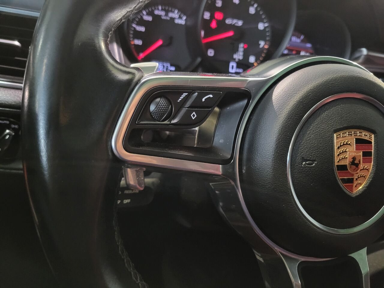 2018 Porsche Macan Black  - photo #21