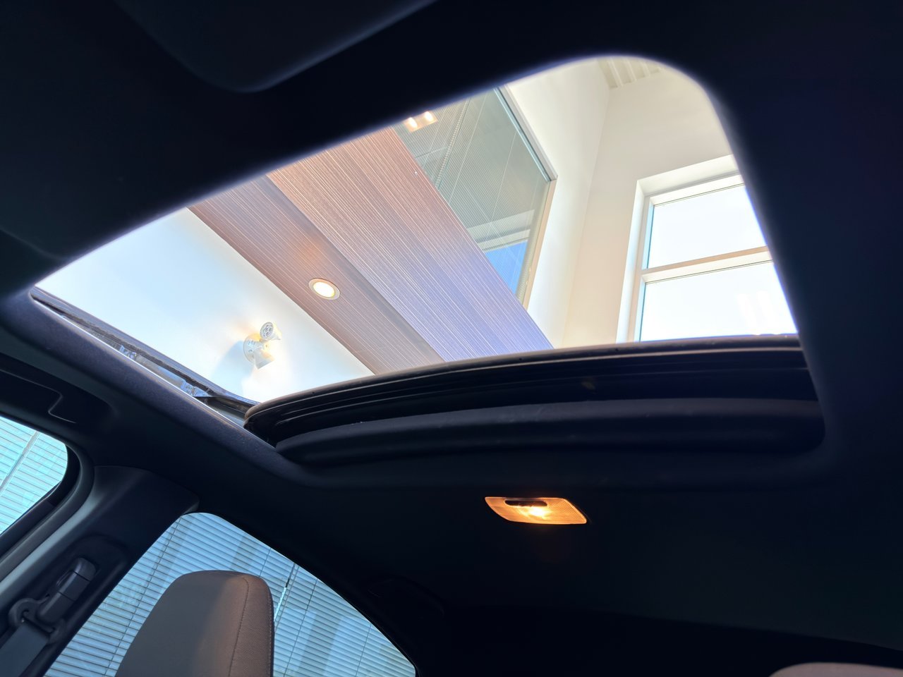 2021 Honda HR-V Black Notre-Dame-des-Prairies - photo #28