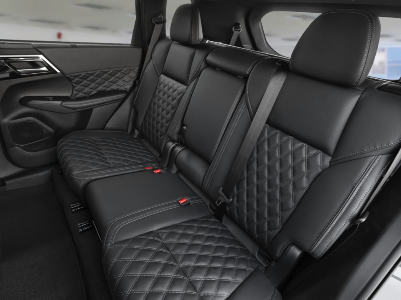 2026 Nissan Rogue Plug-In Hybrid Cosmic Black Laval - photo #6
