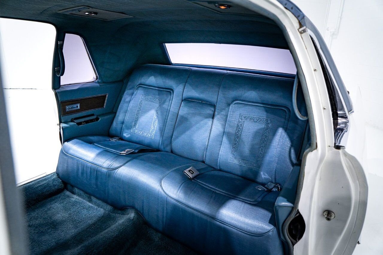 Cadillac Fleetwood **PRICE IN USD** Factory Limo dual AC with only 18,892 miles 1966 Blanc Montréal - photo #7