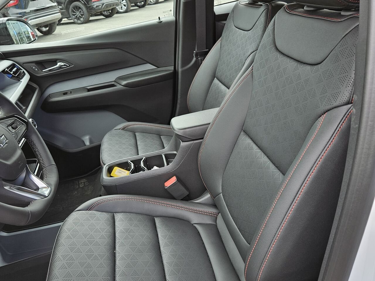 2027 Chevrolet Bolt RS 4 portes TA Summit White Thetford Mines - photo #13