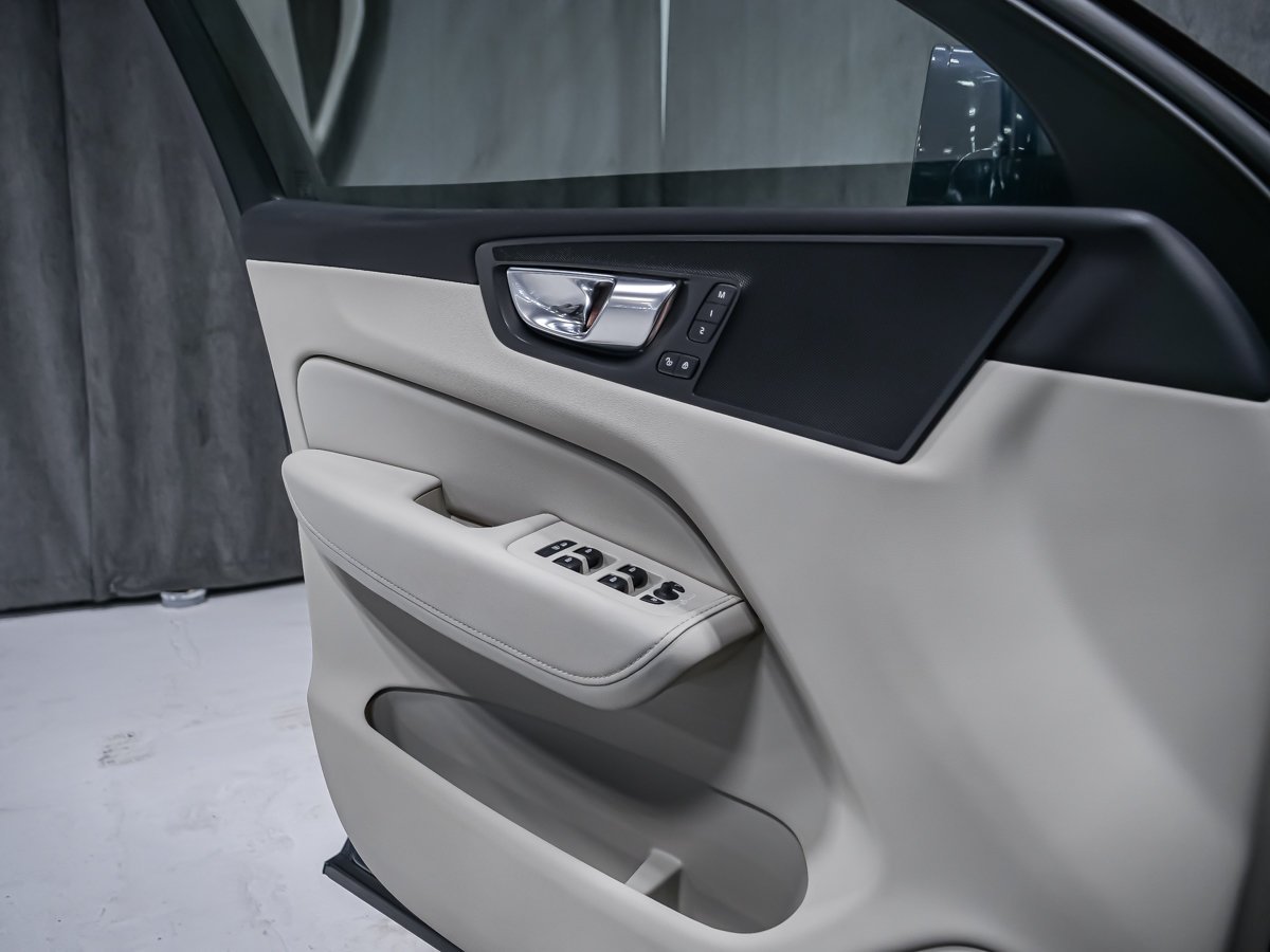 Volvo XC60 Recharge Plus Bright Theme 2023 Bleu Montréal - photo #8